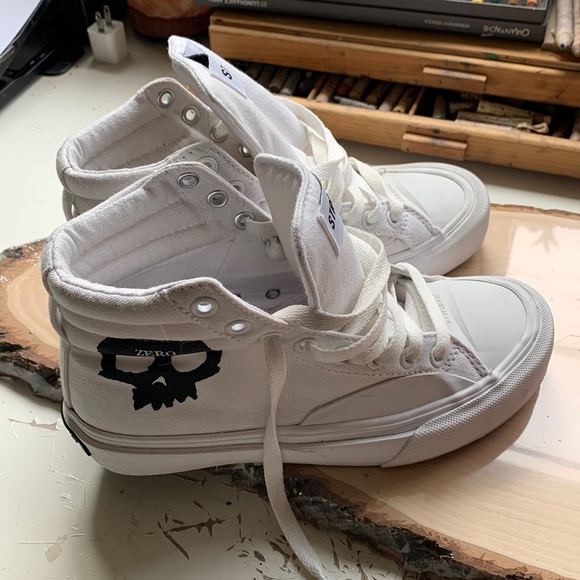 White Straye M4/ W5.5. - Picture 1 of 4